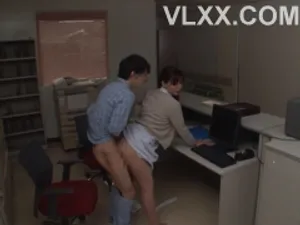 Em nữ sinh gạ địt người lạ trên tàu điện