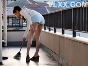 Bố tái hôn, tôi thường xuyên bị 2 đứa em kế trêu chọc vì còn là “trai tân”