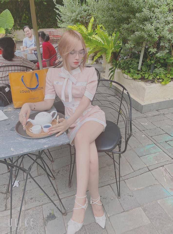 Dâm đãng tột độ, ghệ bắn nước đái tung toé
