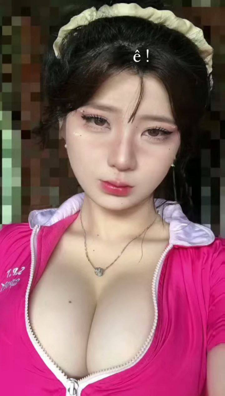 đang thủ dâm thì bị mẹ phát hiện...